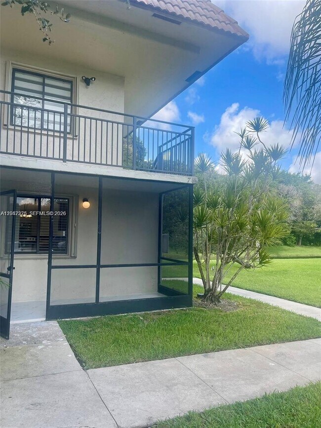 Building Photo - 403 Lakeview Dr