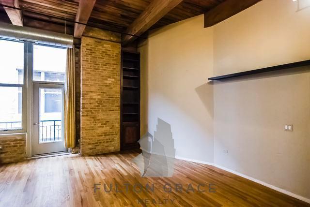 Building Photo - Big 1 Bedroom west loop loft available now!