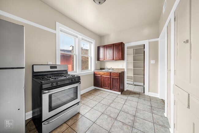 Foto del edificio - 7751 S Saginaw Ave