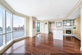 Building Photo - 77 Hudson St
