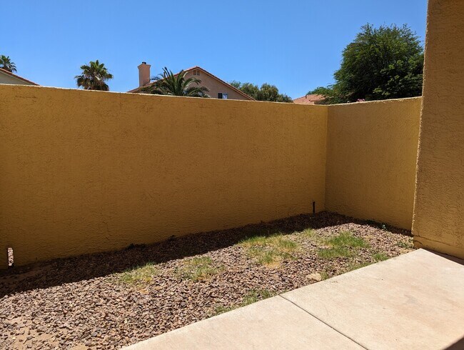 Building Photo - 2178 N Pantano Rd #126
