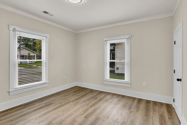 Foto del edificio - 411 E Springdale Ave