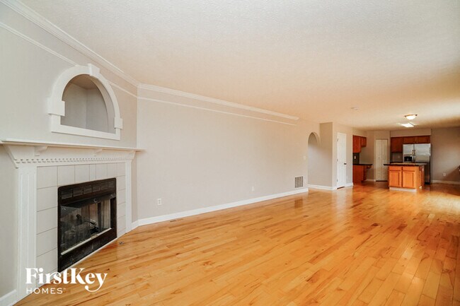 Building Photo - 841 Avalon Dr