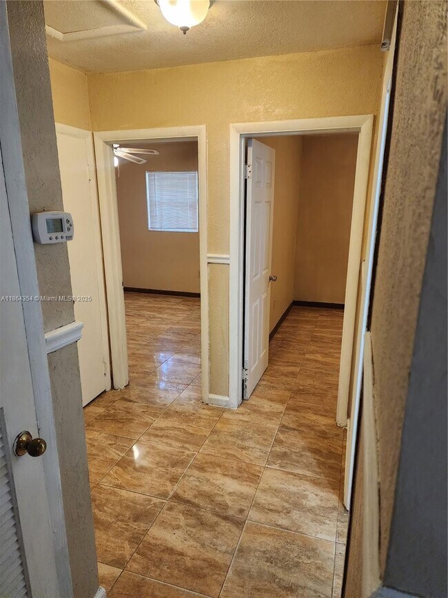 Foto del edificio - 17200 NW 11th Ave
