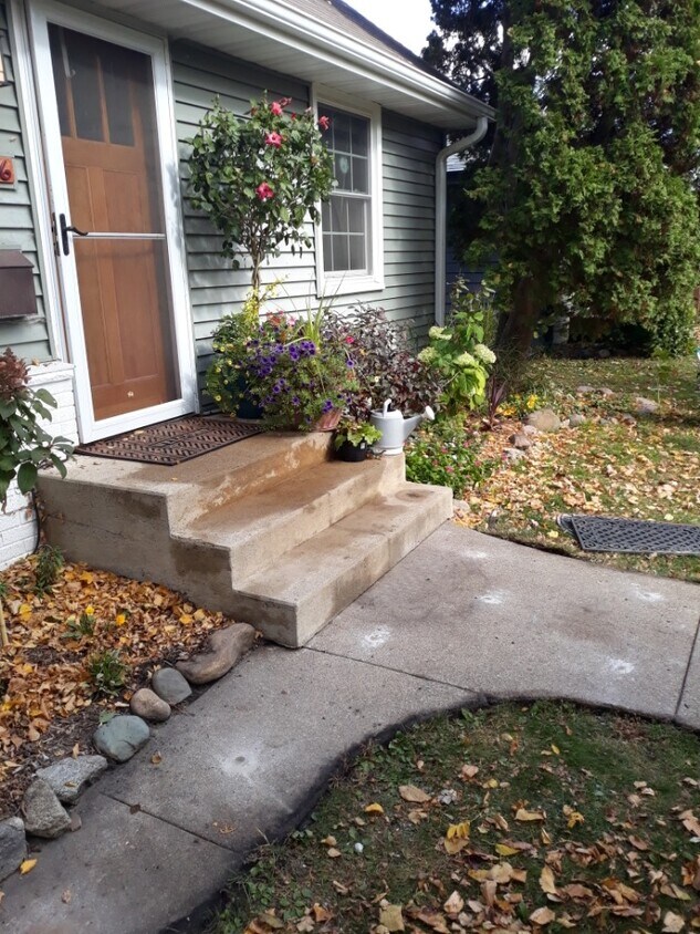 Front entrance - 1906 W 54th St