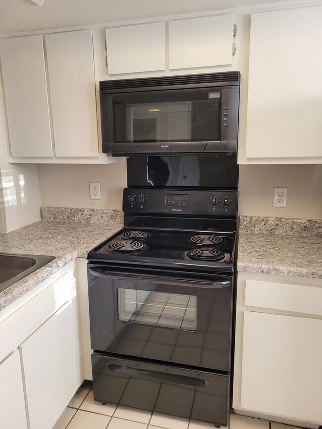 Foto del edificio - CUTE 2 BR CONDO NEAR I-20 AND WASHINGTON RD