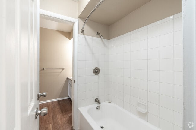 2BR, 1.5BA - 950SF - Bathroom - The Park at Whispering Pines