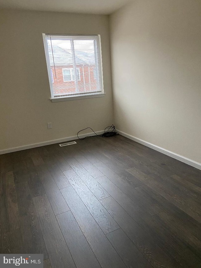 Building Photo - 3882 Linden Ave