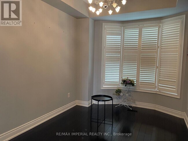 Photo du bâtiment - 203 Finch Ave E