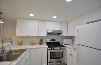 Building Photo - 3532 W Stonepine Ln