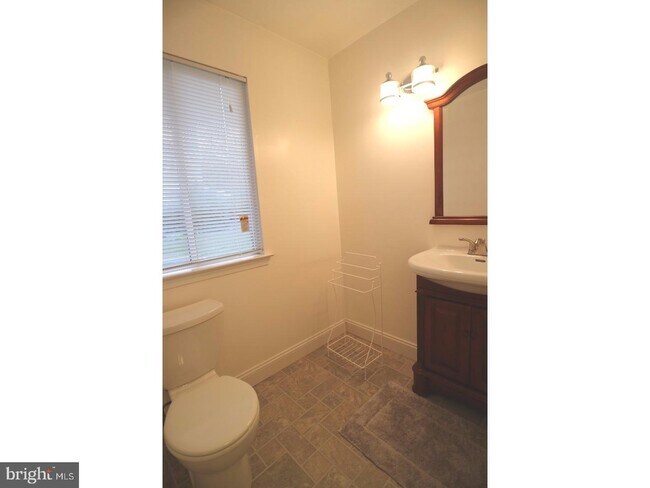 Building Photo - 102 Greenridge Cir