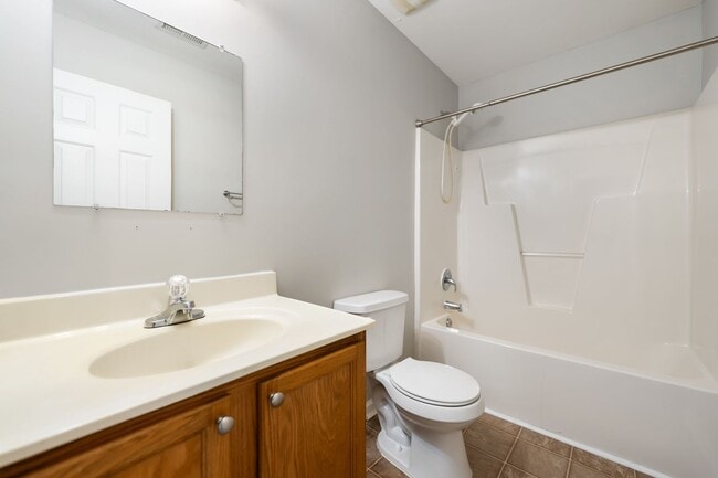 Building Photo - Great 4 bedroom home in South Durham right off S. Roxboro:  Available August 10th
