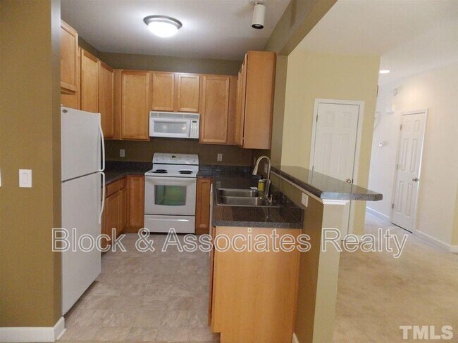 Foto del edificio - 5523 Cottonrose Ln