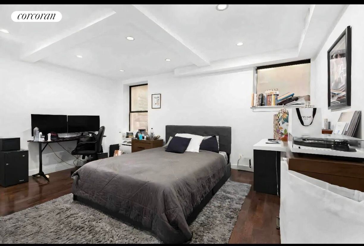 Foto del edificio - 328 W 19th St