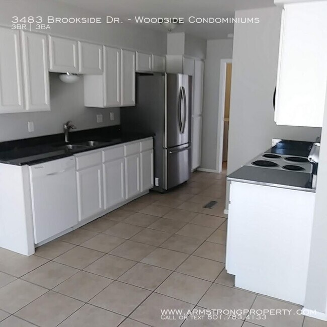 Building Photo - Beautiful 3 bedroom 2.5 bath tonwhome!