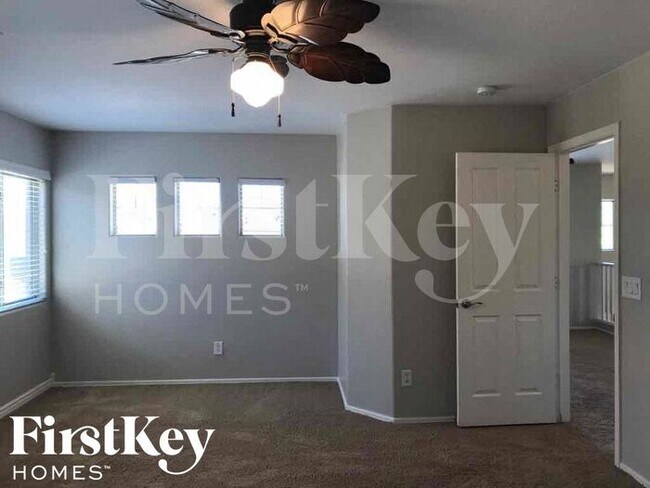 Foto del edificio - 3813 E Parkview Dr