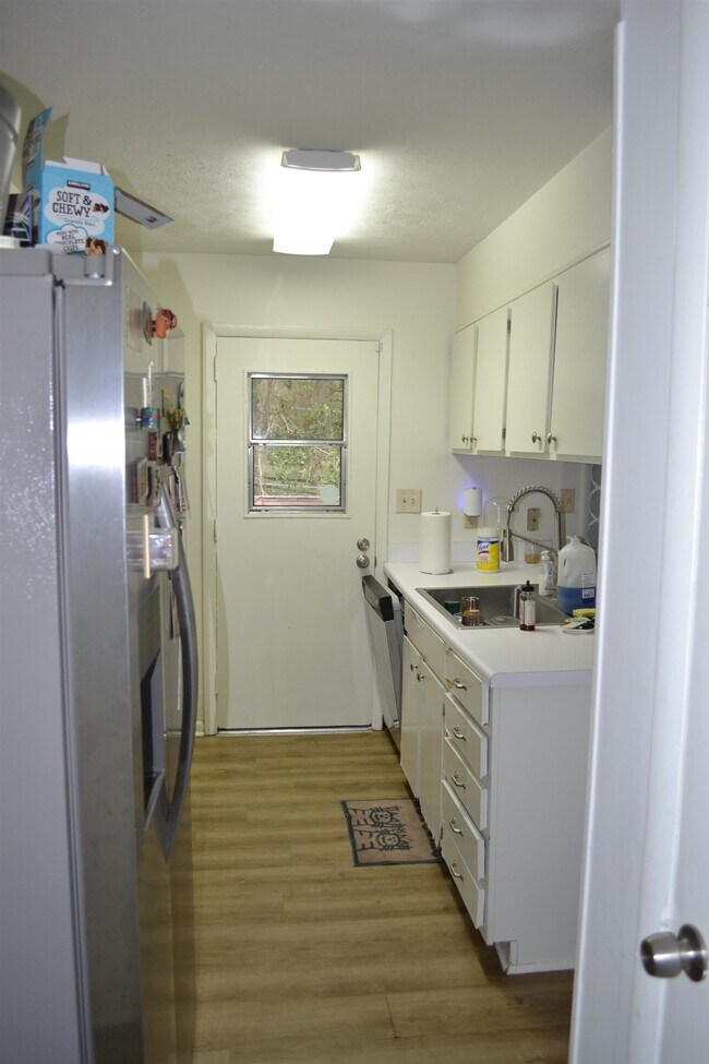 Foto del edificio - 412 Westwood Dr