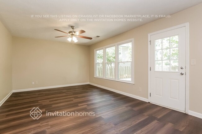 Building Photo - 10960 Pinehigh Dr