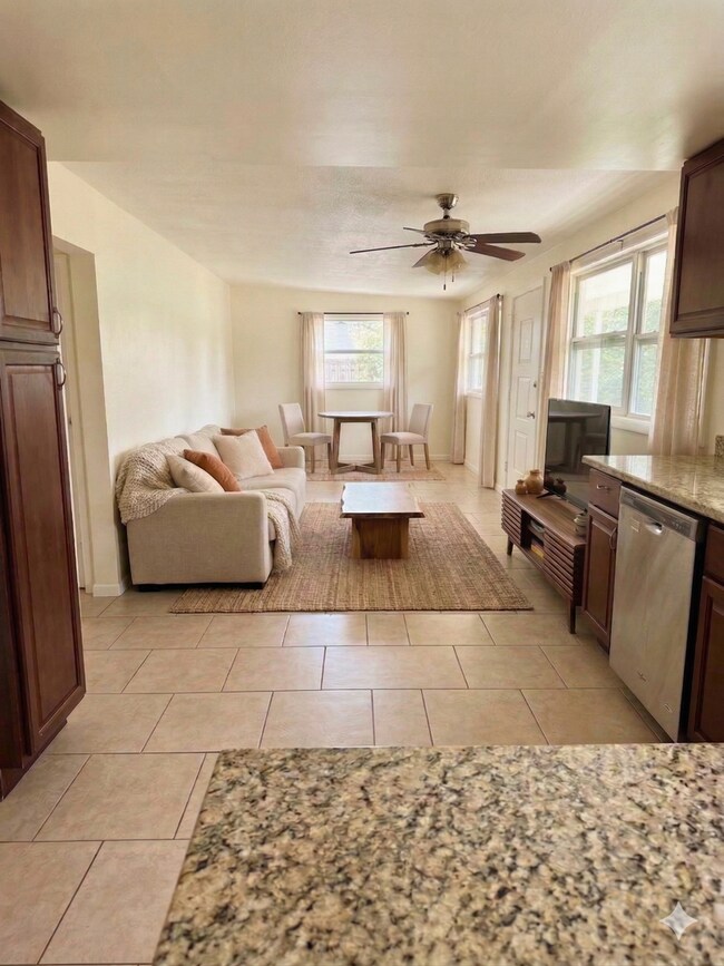 Foto del edificio - Updated 4-Bedroom Home for Rent in Pinellas Park | Spacious Layout | Stainless Steel Appliances