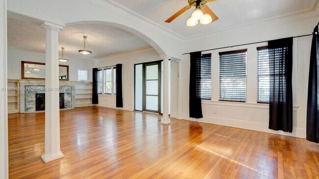 Foto del edificio - 1676 SW 11th St