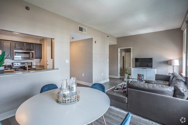 1 HAB, 1 BA - 625 ft² - Gayoso House & Pembroke Square