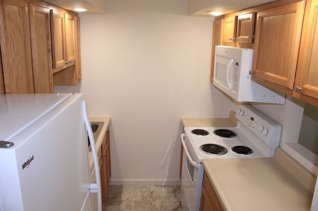 Interior Photo - 508 W White St