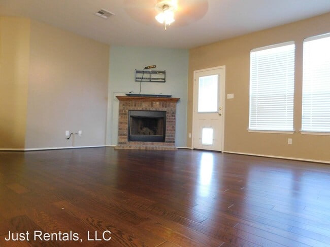 Building Photo - 6 br, 3.5 bath House - 2538 Red Fern Dr