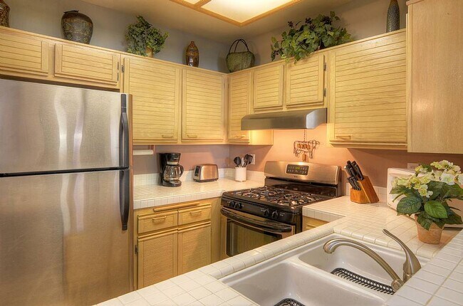 Building Photo - 24157 Del Monte Dr.