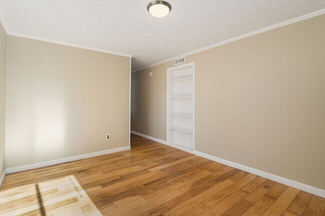 Foto del edificio - Rare 1-Bedroom in Fairview with Bonus Room...