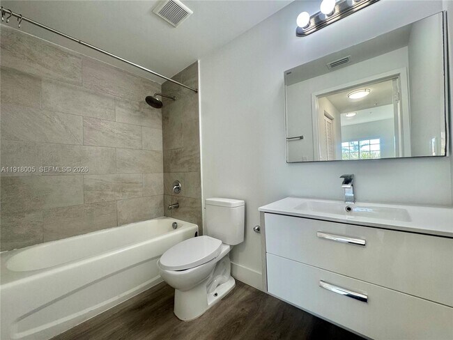 Foto del edificio - 7300 NW 114th Ave