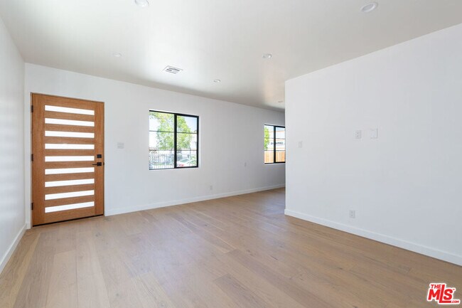 Building Photo - 3304 Casitas Ave