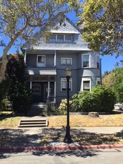 Charming Victorian - 499 N 3rd St