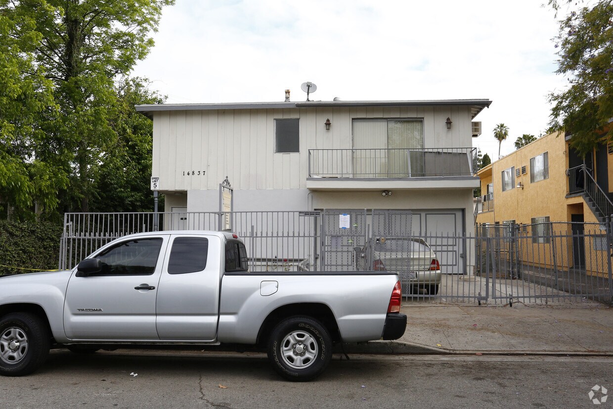 Building Photo - 14837 Delano St