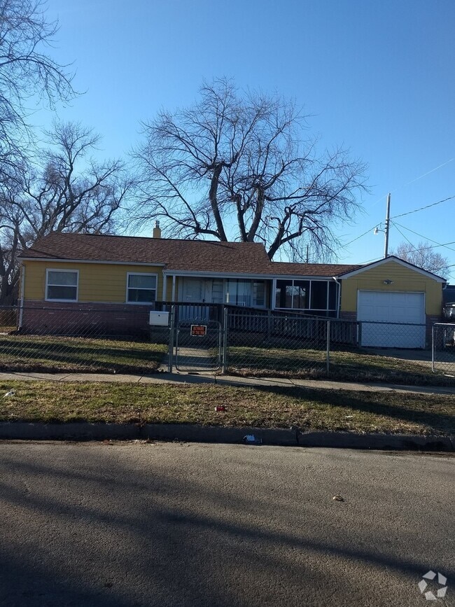 Building Photo - 5814 N 25th Ave