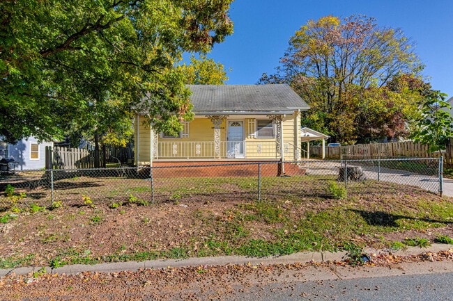 Building Photo - 3708 Hewitt St