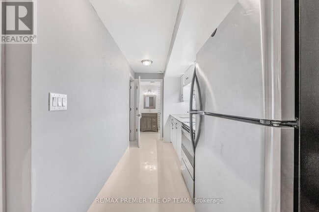 Building Photo - 223 Landsbridge St