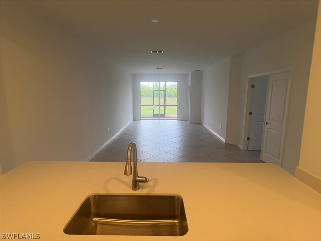 Building Photo - 2220 Dragonfruit Wy
