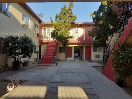 Foto del edificio - Charming, One Bedroom Apartment in Panorama City