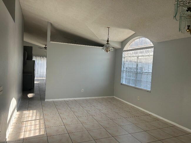 Building Photo - 2883 Burwood Ave