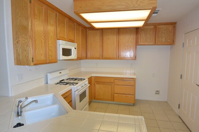 Foto del edificio - 4005-4013 W Cecil Ave