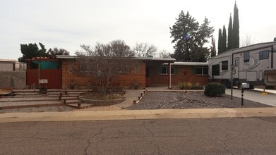 Building Photo - 1516 Cushman Dr