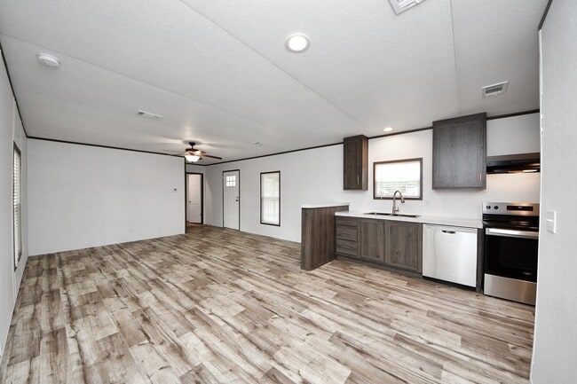 Building Photo - 1556 Brown Rd