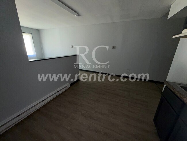 Building Photo - 1214 James-