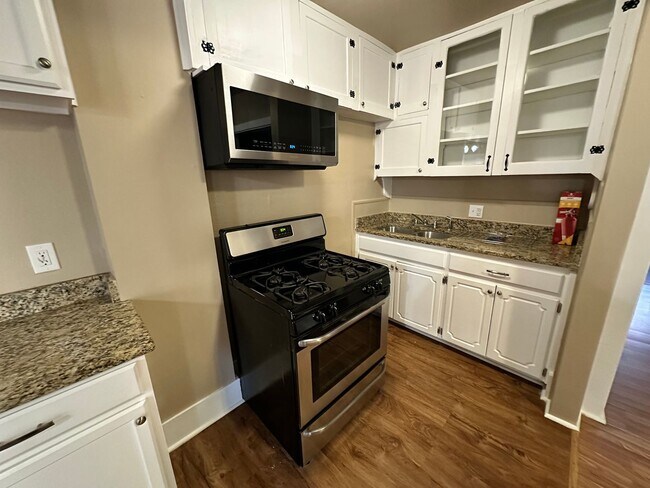 Foto del edificio - Updated 2 bed 1 bath duplex in N OKC