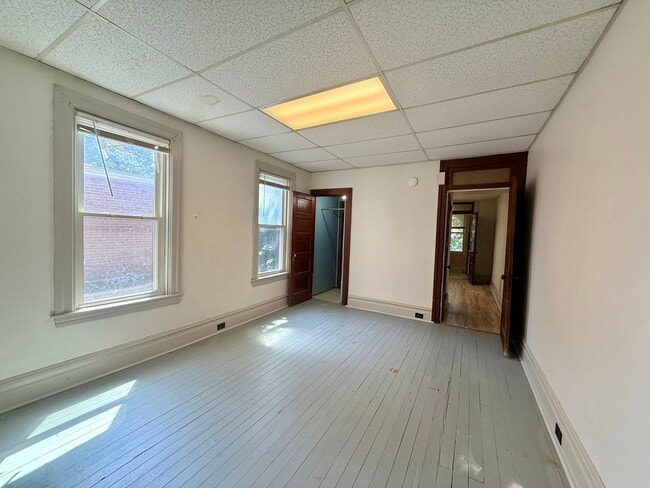 Building Photo - 626 W Lemon St