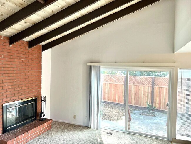 Foto del edificio - Cedar St in Aptos great 3 Bedroom