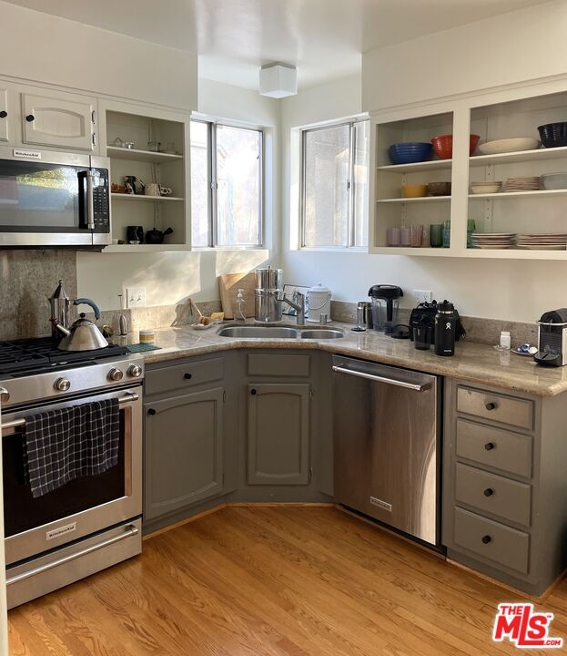 Foto del edificio - 423 W Ellis Ave