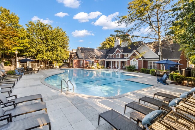 Building Photo - The Estates at Brentwood