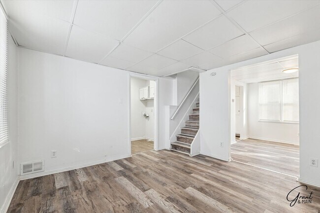 Foto del edificio - 2615 Emmons Ave