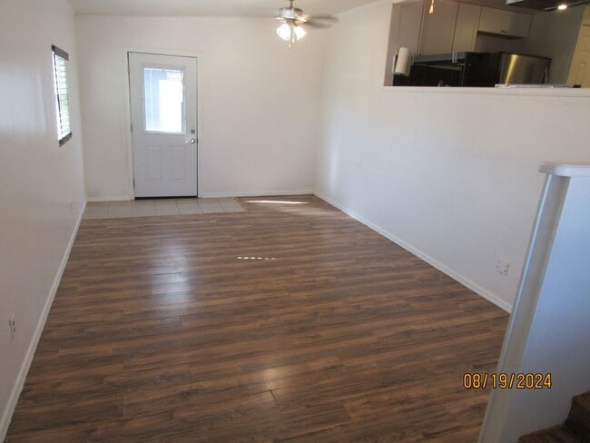 Building Photo - Cozy 2 Bedroom
